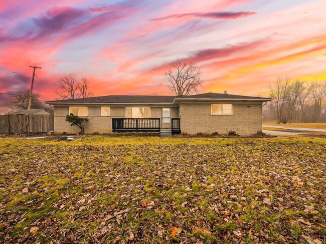 Building Photo - AVAILABLE NOW! Charming 3-Bed Home with Spacious Yard in Van Buren Township