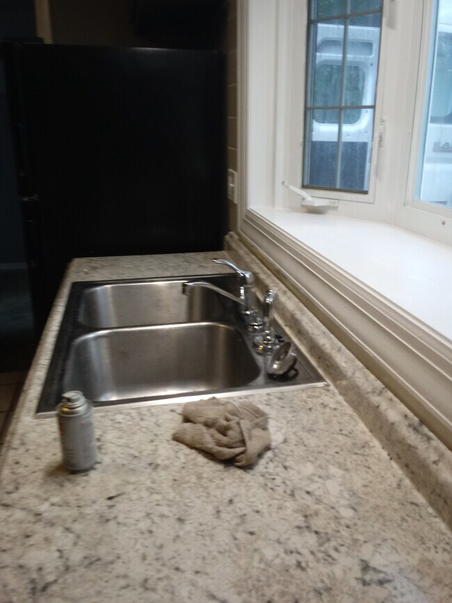 Photo - 2817 Rowell St