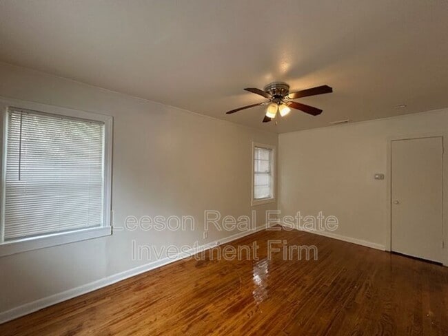 Photo - 3445 Hardy St