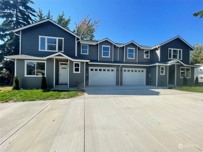 Building Photo - NIce Bremerton Townhouse
