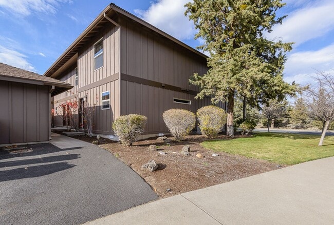 Photo - Conveniently Located 2 Bed/2.5 Bath Townhome with Garage - Near St. Charles Unidad 2334 - 3