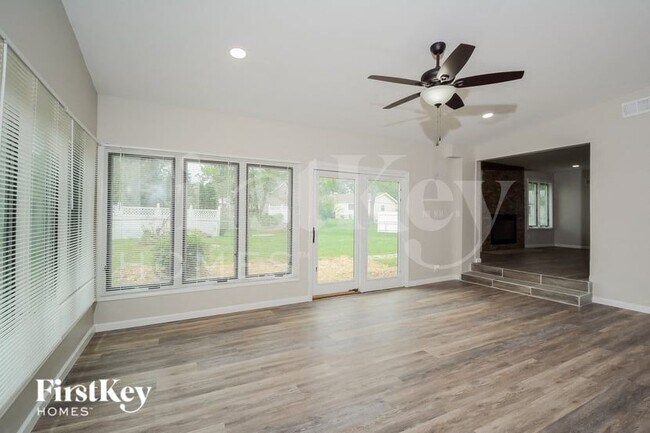 Photo - 805 Forest Village Dr