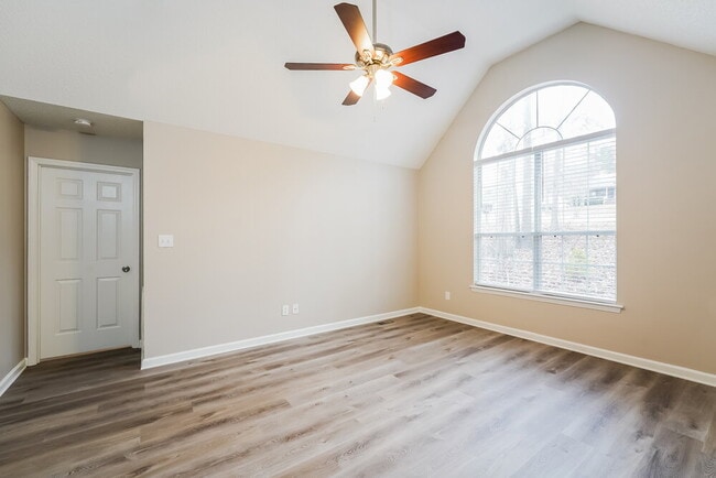 Photo - 15826 Lawyers Rd