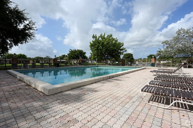 Tamarac Pointe Apartments