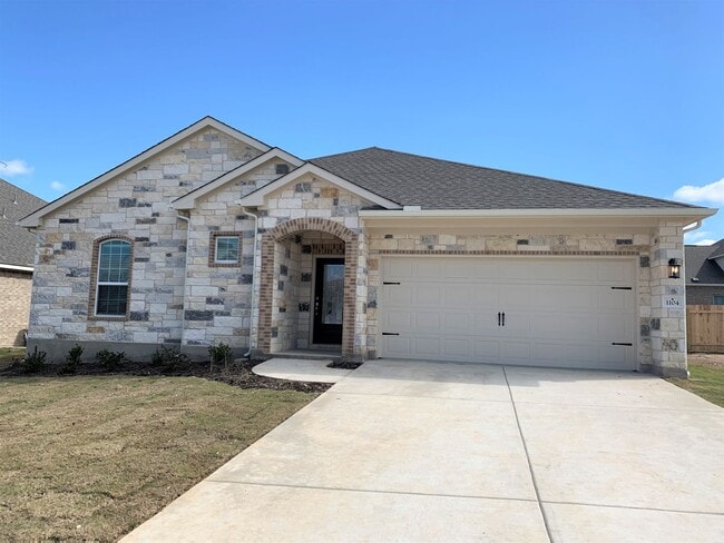 Large Single Level 4-bedroom in Oak Creek ... - Large Single Level 4-bedroom in Oak Creek ... House