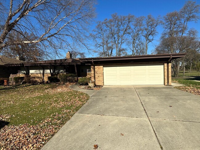 Photo - 1004 Hastings St