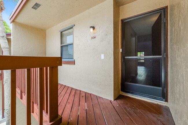 Photo - 304 Lakeview Dr E