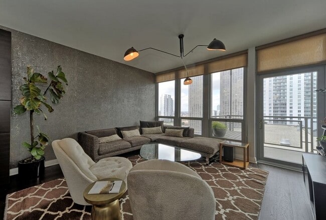 Photo - 565 W Quincy St Unit 1505