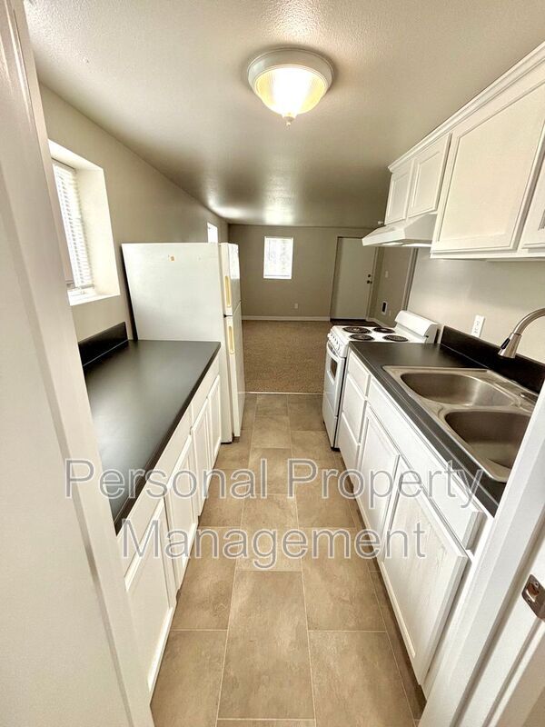 Building Photo - 525 NW 10th Ave Unit B