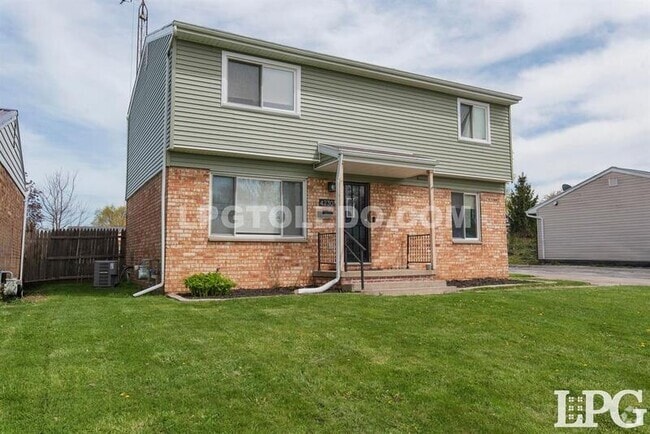 Building Photo - 4230 Dahlia Dr Rental
