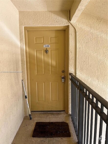 Building Photo - 1263 SW 46th Ave Unit 2106 Rental