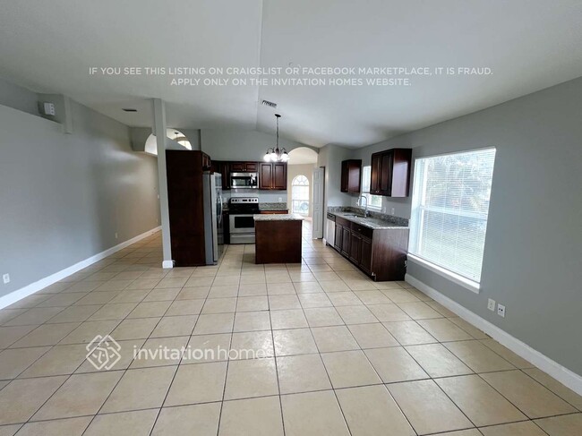 Photo - 1835 SW Dalmatian Ave