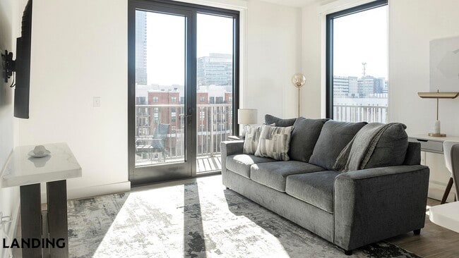 Building Photo - 1007 S Mint St