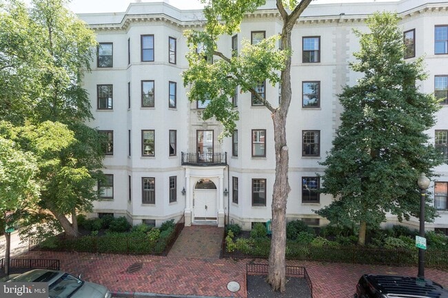 Building Photo - 3014 Dent Pl NW Unit 20E