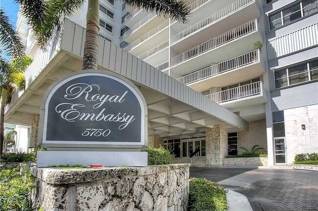 Photo - 5750 Collins Ave Unit C