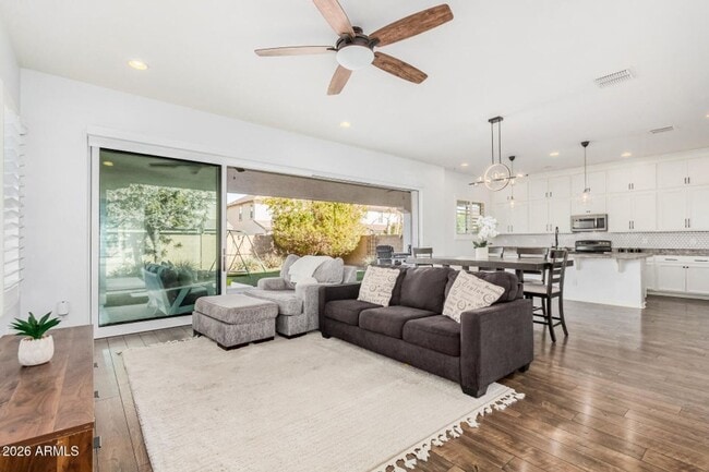 Building Photo - SFH 4-3