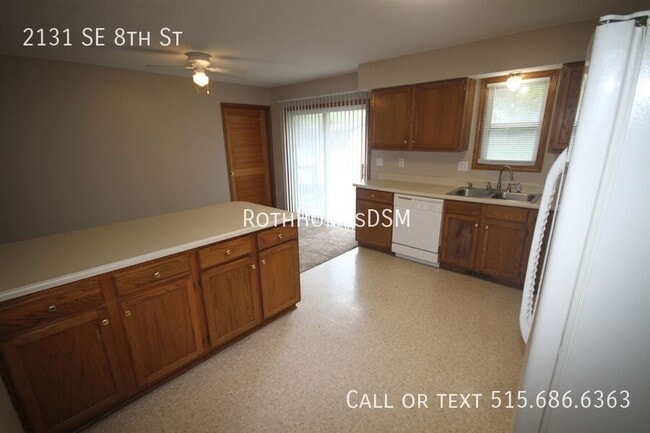 Photo - 2131 SE 8th St