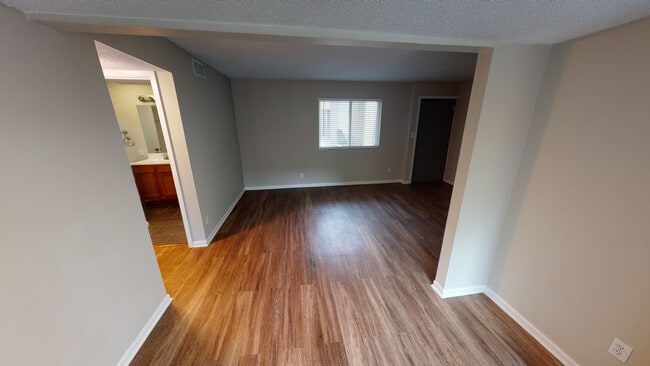 Photo - Arabell - 3740 Warwick