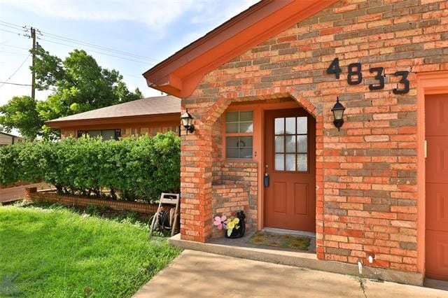 Photo - 4833 Circle 19