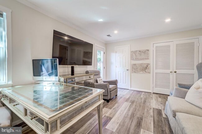 Photo - 8 Carriage House Cir