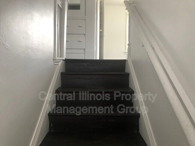 Photo - 403 E Monroe St Unit 2