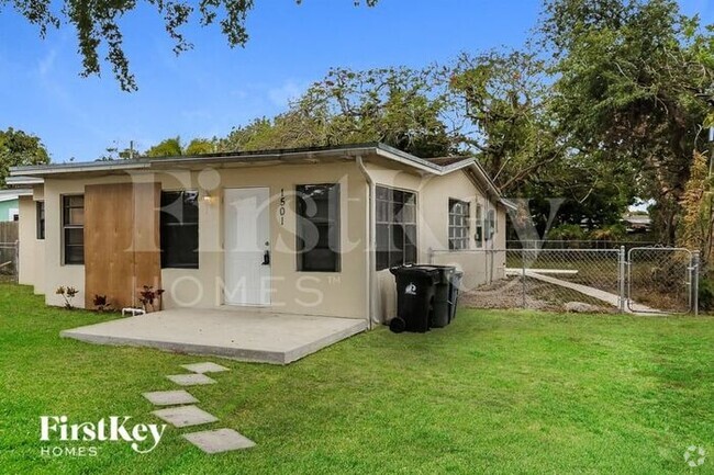 Building Photo - 1501 NW 16th Ln Rental