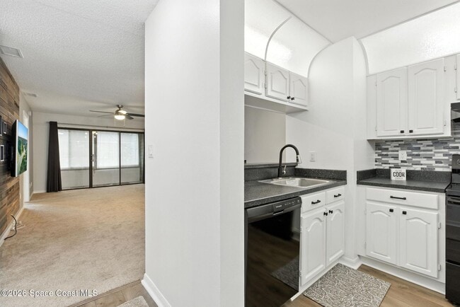 Building Photo - 1735 Harrison St Unit 231