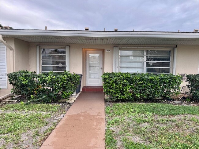 Building Photo - 8838 Bella Vista Dr