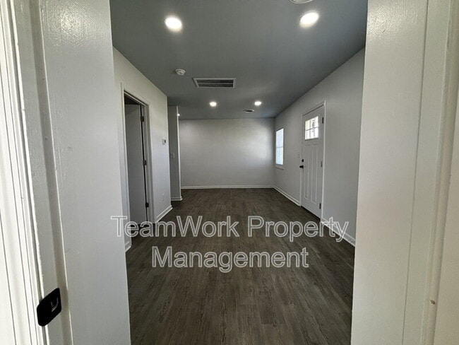 Photo - 3011 Terry Dr