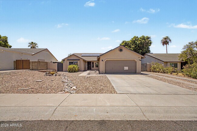 Building Photo - 1301 E Taro Ln