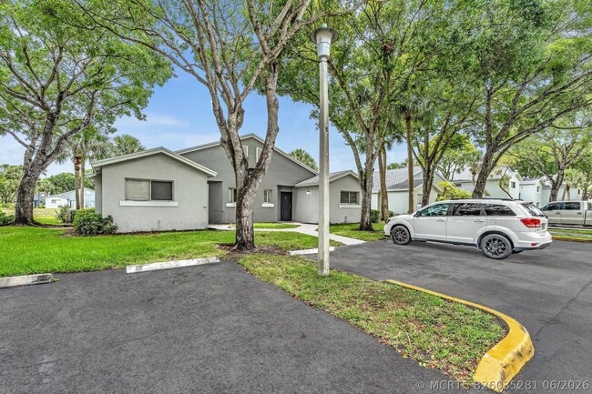Photo - 1020 Lake Victoria Dr
