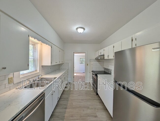 Photo - 715 Cove St