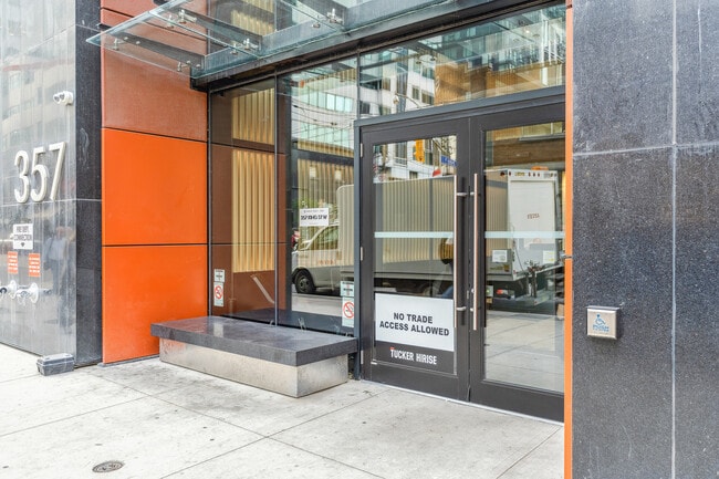 Photo - 357 King St W