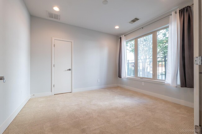 Photo - 2110 Crocker St