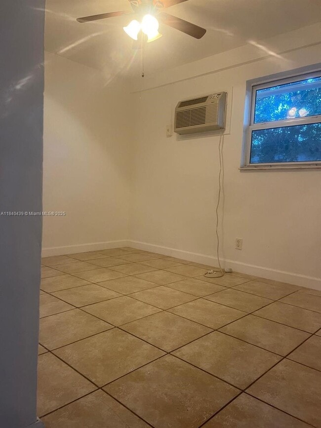 Photo - 1124 NW 2nd St Unit 2