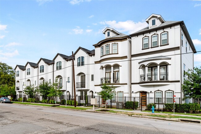 Photo - 211 Milby St