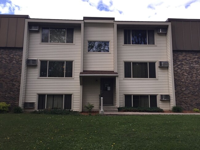 Building Photo - Two Bedroom Apartment Unit EW-1