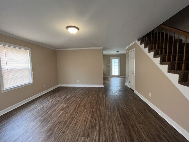 Photo - 220 Hickory Trail