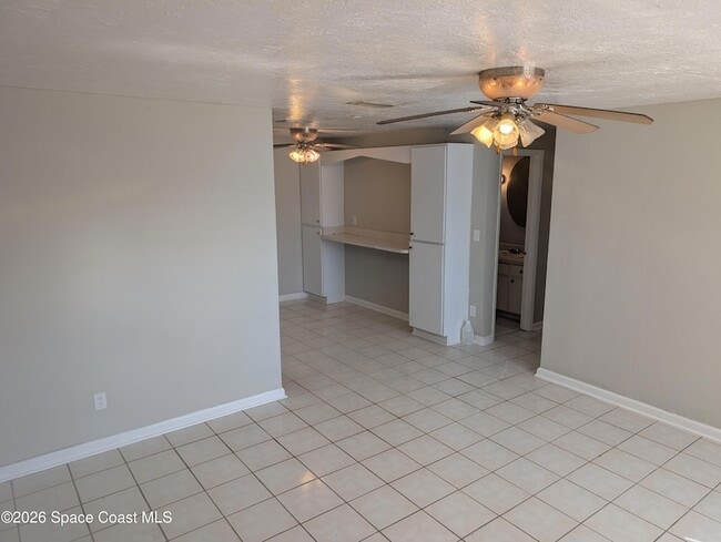 Photo - 900 Camphor Way