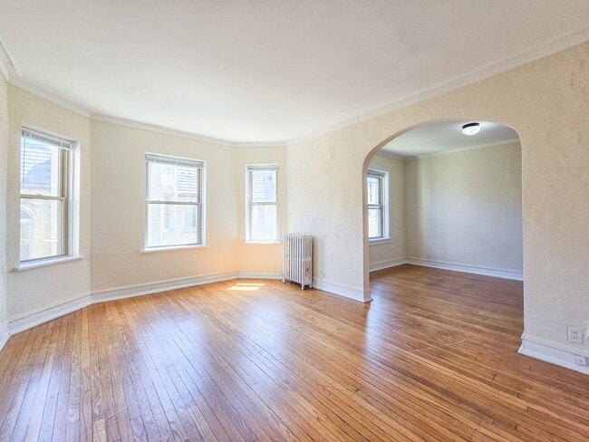 Building Photo - 1430 W Farwell Ave