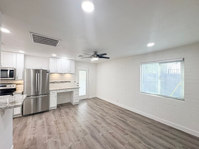 Photo - 2737 E Glenrosa Ave Unit 7