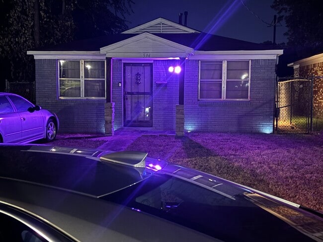 Photo - 594 Carpenter St