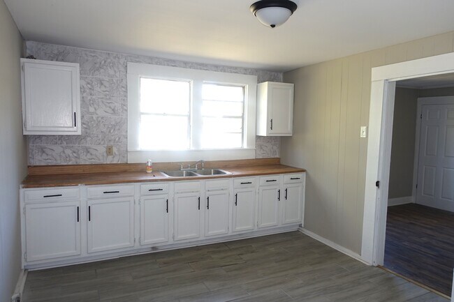 Photo - 108 7th Ave S