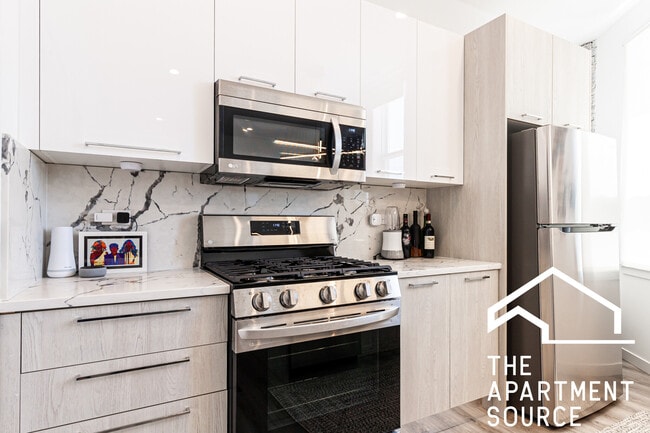 Photo - 2743 W Division St Unit 2R