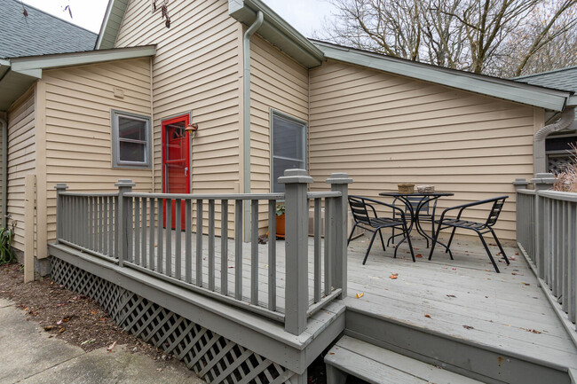 Photo - 208 S Rogers St Unit Modernist patio apartment