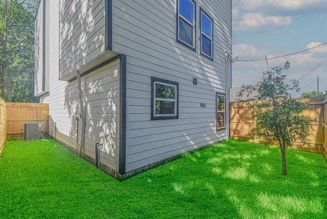 Photo - 7954 Nashville St Unit 7954 Nashville St Houston