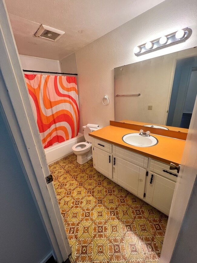 Photo - Stylish and Convenient 2 Bed, 1 Bath Apartment in Downtown Port Angeles Unidad 31