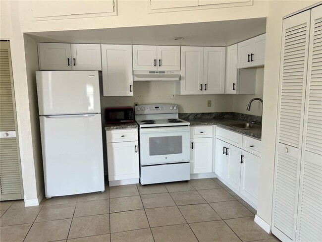 Photo - 215 Goldstein St