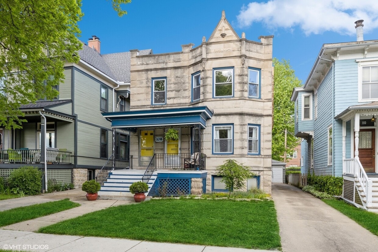Photo - 108 Clinton Ave (Oak Park, IL)