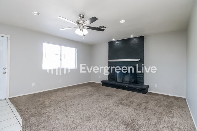 Photo - 2110 W Detroit St